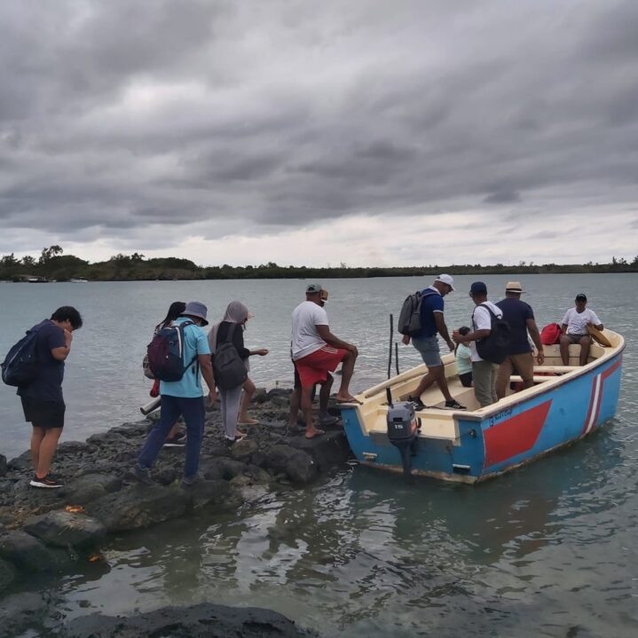 Beach clean up and team building day in Mauritius - IQ-EQ